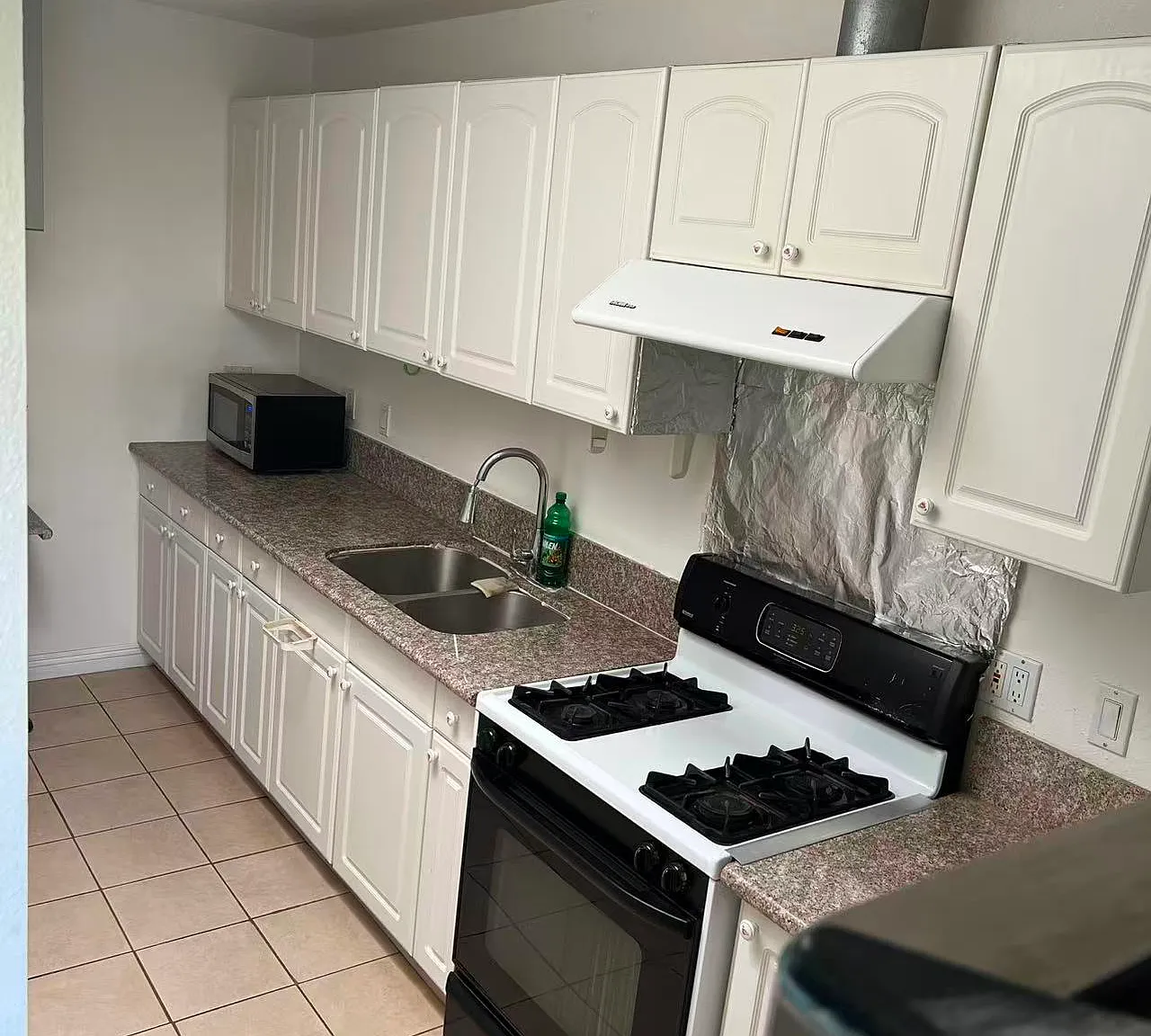 2 bed, 700 sqft, $2,200 — Photo 3