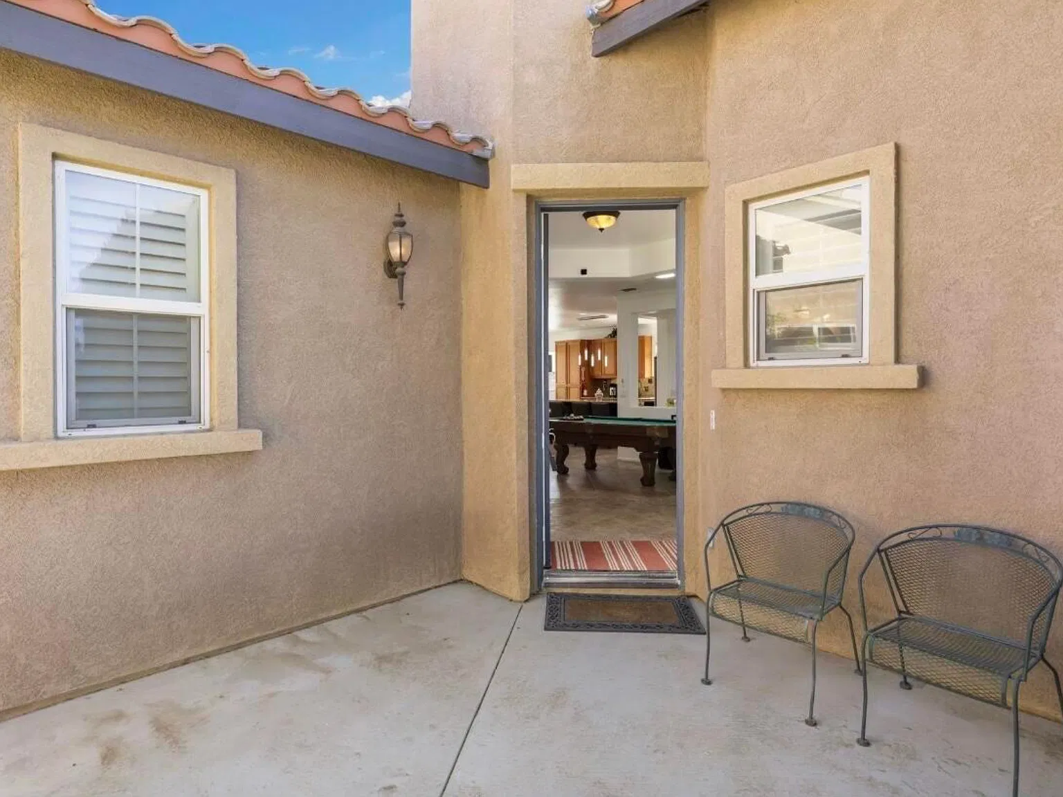 4 bed, 1947 sqft, $3,500 — Photo 2
