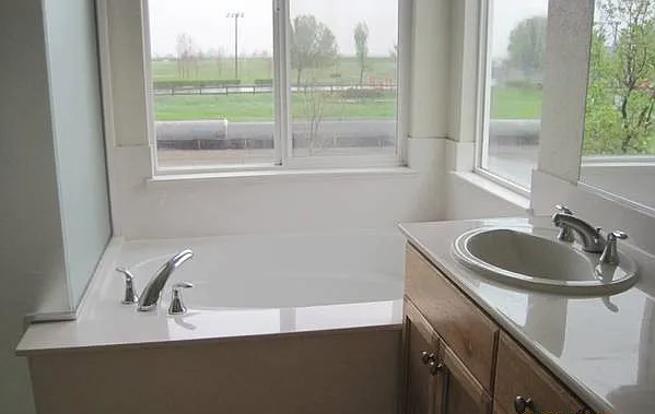 3 bed, 2.5 bath, 2159 sqft, $2,900 — Photo 4