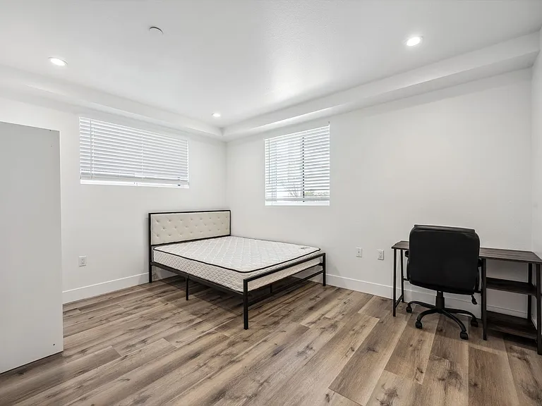 MH Liping 3505 Raymond Ave — Photo 8