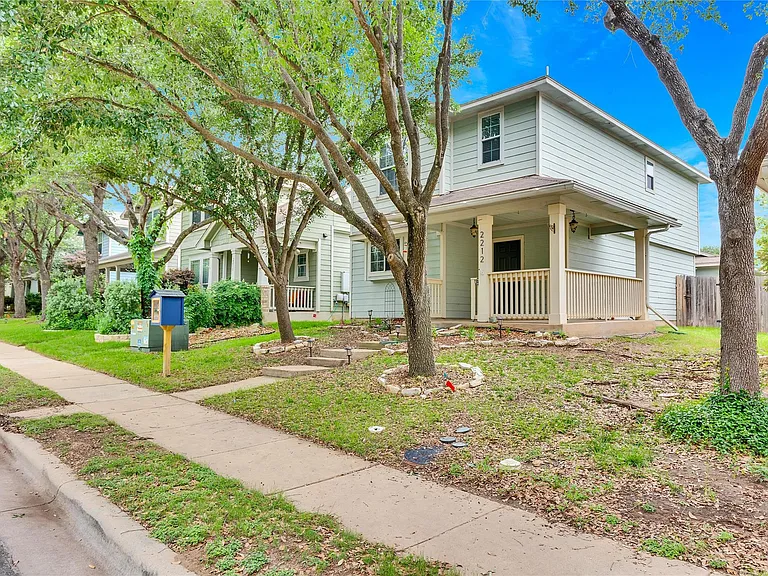 2212 Melissa Oaks Ln — Photo 3