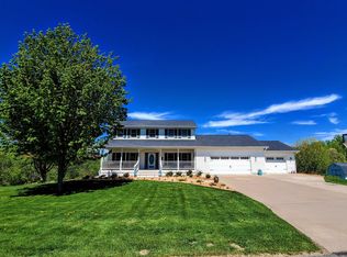 N1633 Meadow Ridge Rd, La Crosse, WI 54601