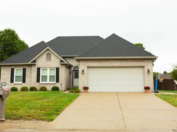 1034 Fallway Dr, Shelbyville, IN 46176