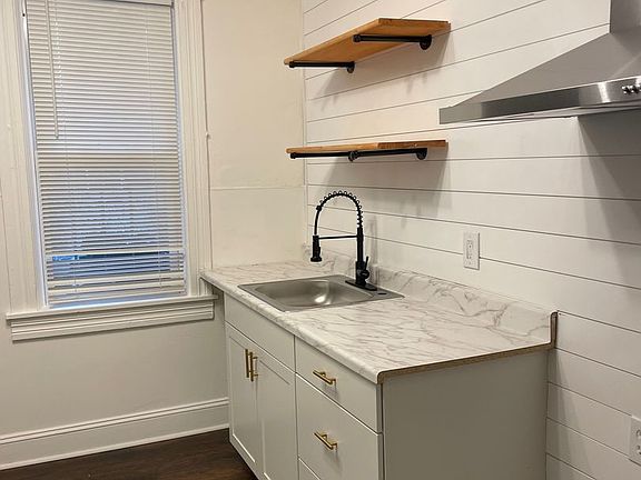 2nd image of 39 Green St #2