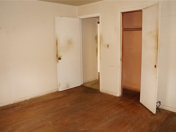 3rd image of 213 Carroll Ave
