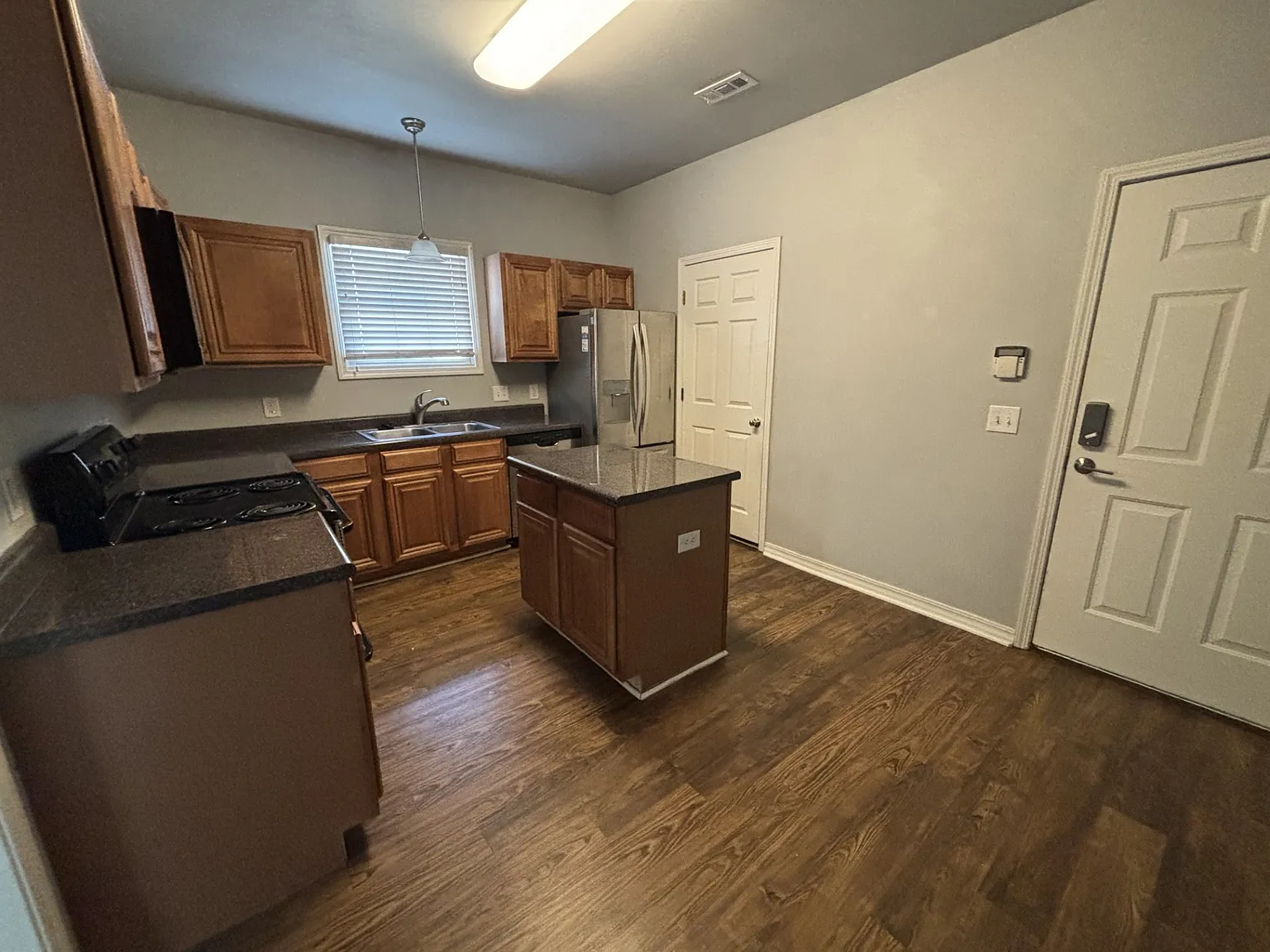 3 bed, 2.5 bath, 1440 sqft, $1,875 — Photo 2