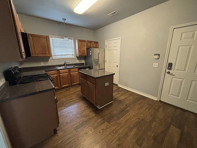 3522 W Belmont Cir — Photo 2