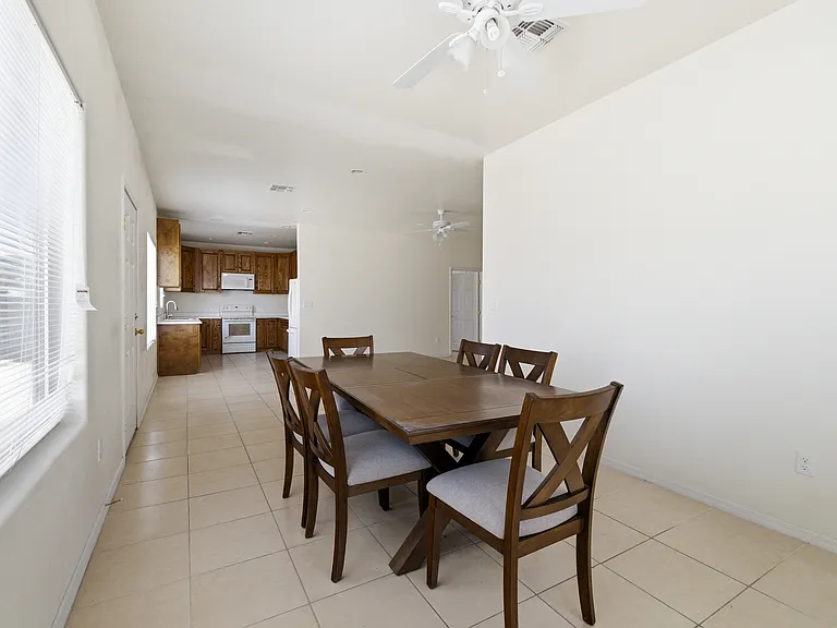 512 W Brown St — Photo 29