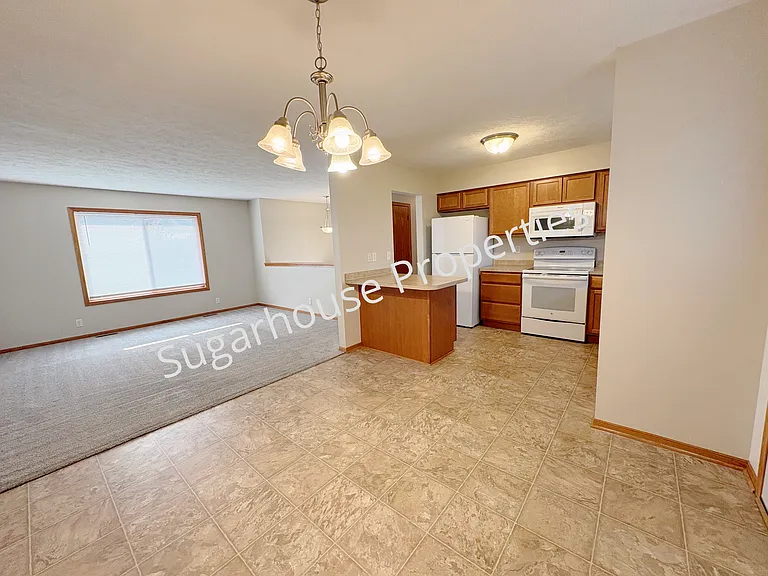 1721 SW 27th St — Photo 5