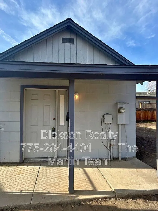 Building Photo - 1058 1/2 G St