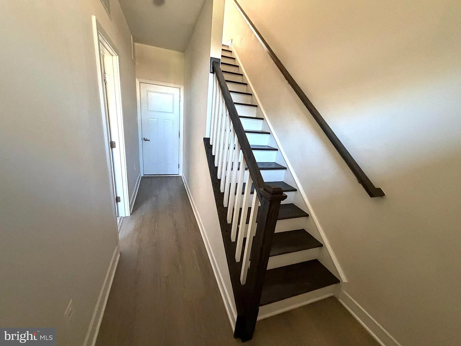 4 bed, 4.0 bath, 1966 sqft, $3,150 — Photo 2