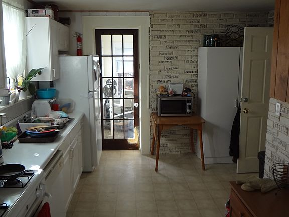 3rd image of 208 Sedgwick St #A