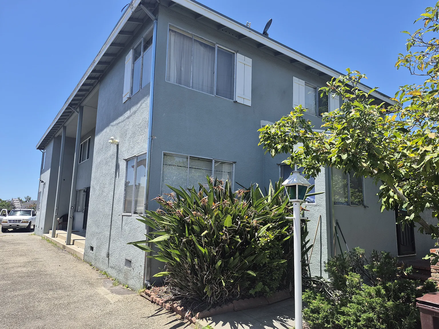 Quigley St, Oakland — Photo 1