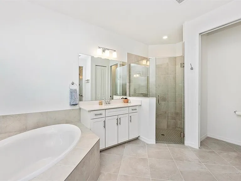 17617 Santorini Ct — Photo 31