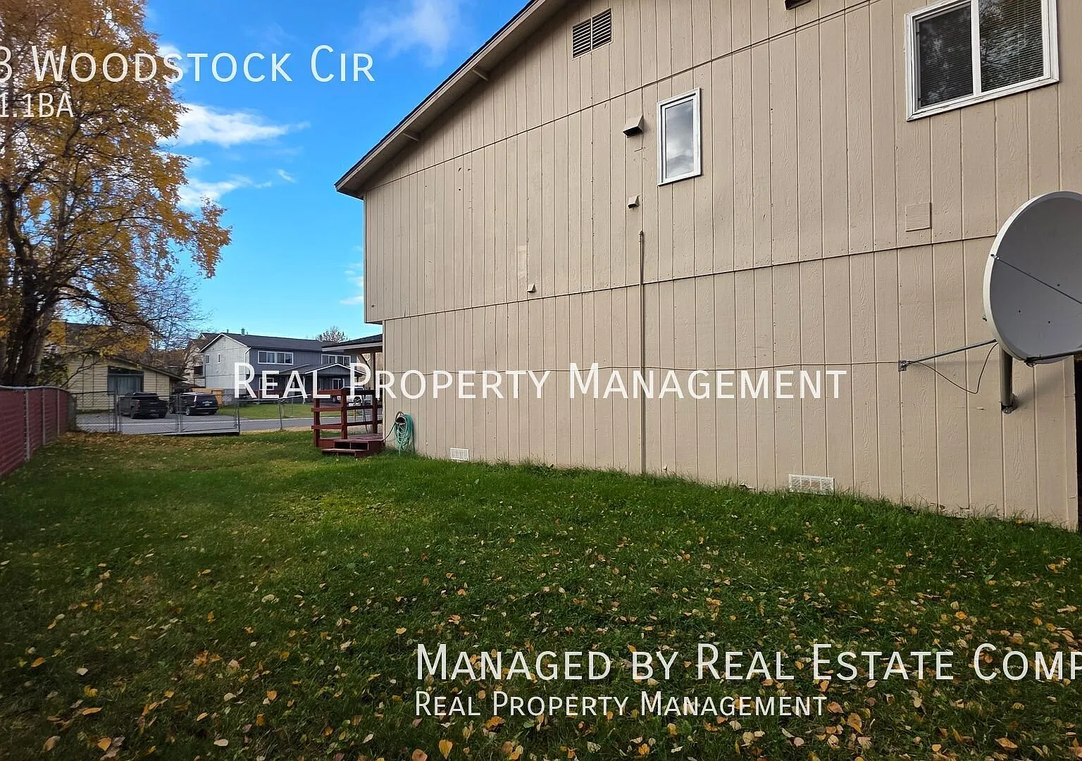 Three Bedroom Pet Friendly Townhome with Fenced Yard — Photo 4