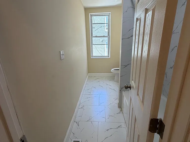 1904 E Lanvale St — Photo 5