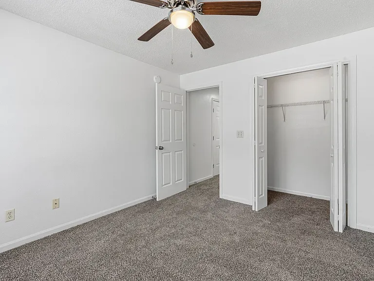 Mid-Town Apartments — Photo 39