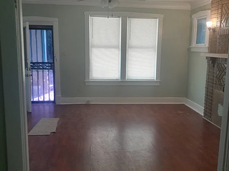 933 S McLean Blvd — Photo 1