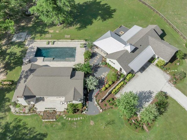 1810 Caspers Cove Rd, Lufkin, TX 75904