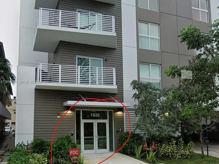 1938 Jackson St #502 — Photo 2