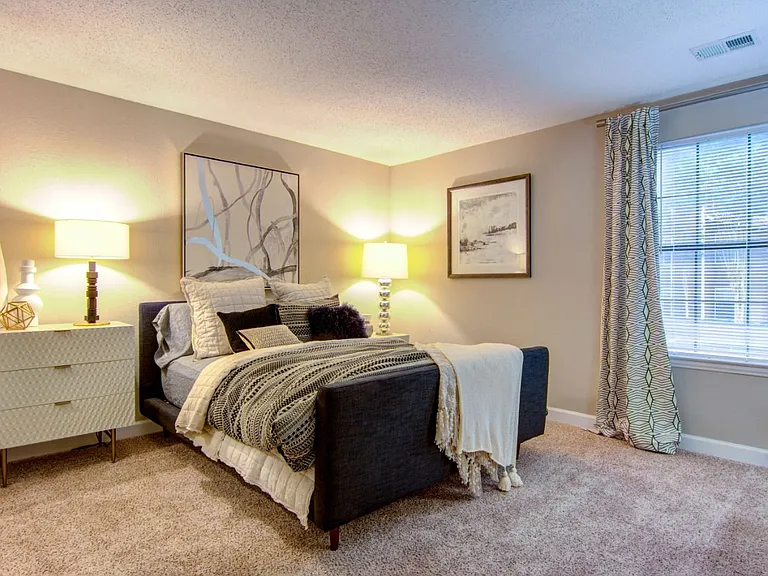 Barrington Hills Apartments — Photo 14