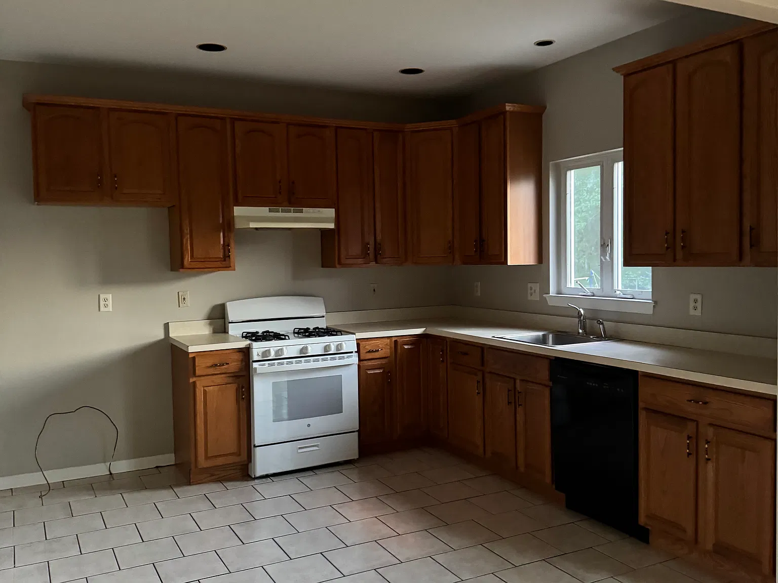3 bed, 2.5 bath, 2200 sqft, $3,200 — Photo 4