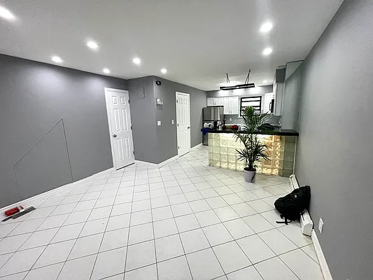 Rented by Amorelli Realty | media 2