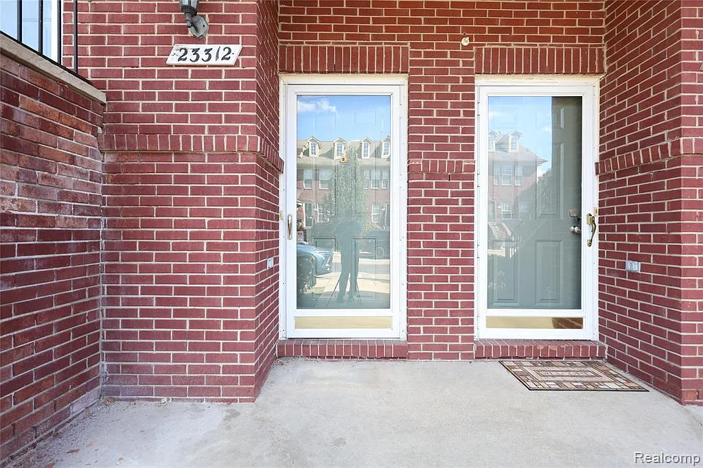 2 bed, 2.0 bath, 1223 sqft, $1,900 — Photo 3