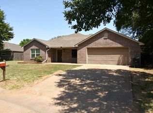 3016 Hillcrest Dr, Enid, OK 73701
