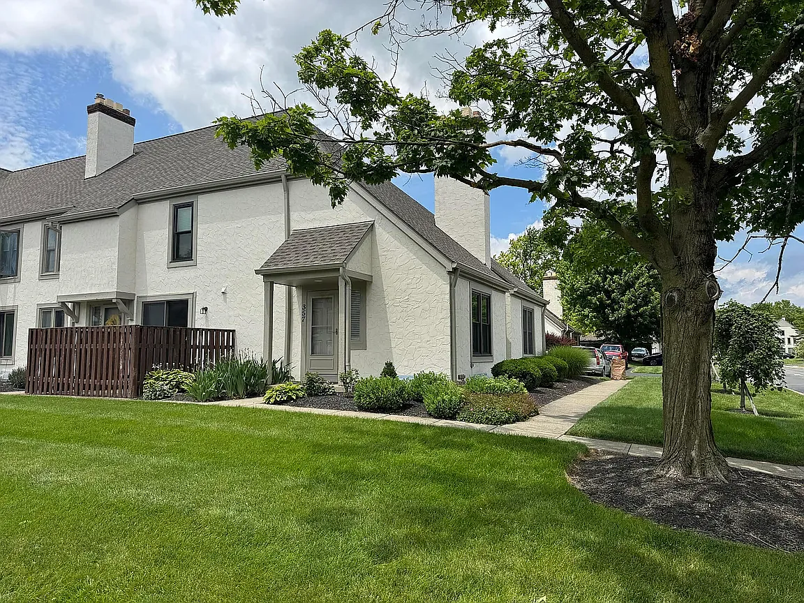 1 bed, 1.5 bath, 816 sqft, $1,700 — Photo 1