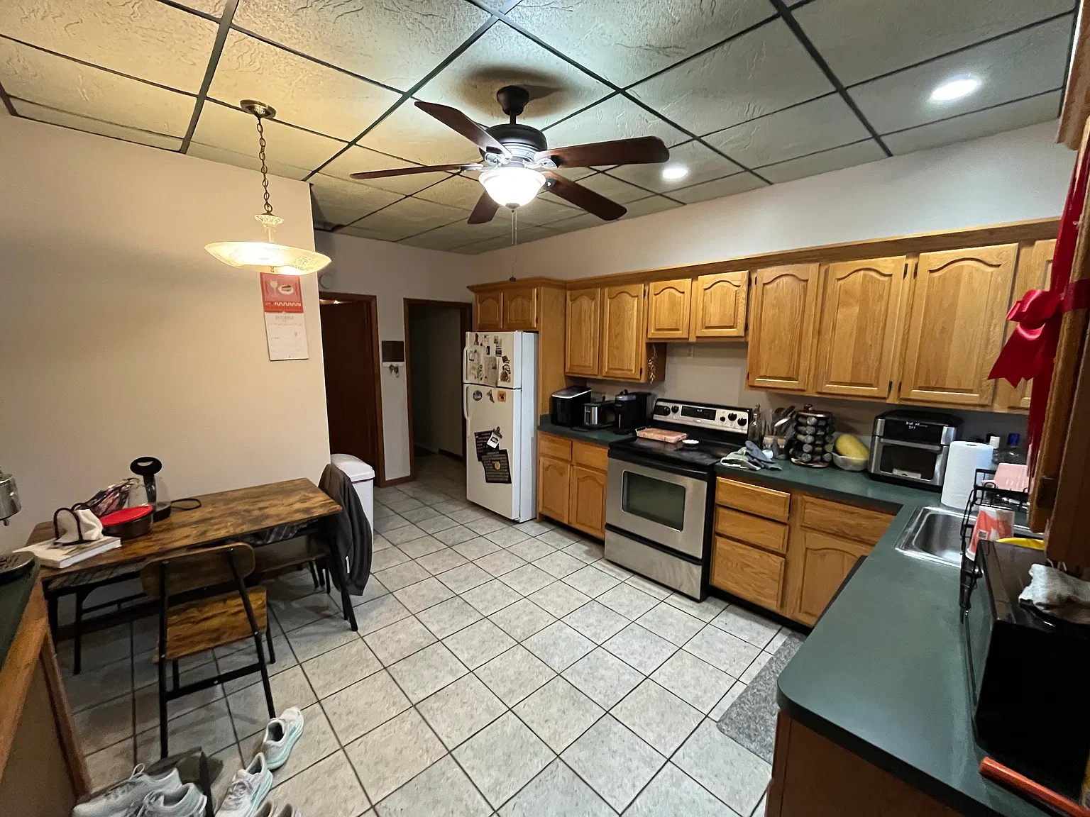 3 bed, 1.5 bath, 1000 sqft, $2,375 — Photo 2