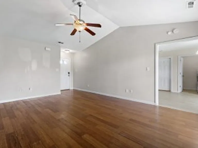 302 Redemption Ct — Photo 4