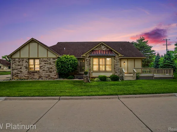15640 Orchard Ridge Dr, Clinton Township, MI 48038