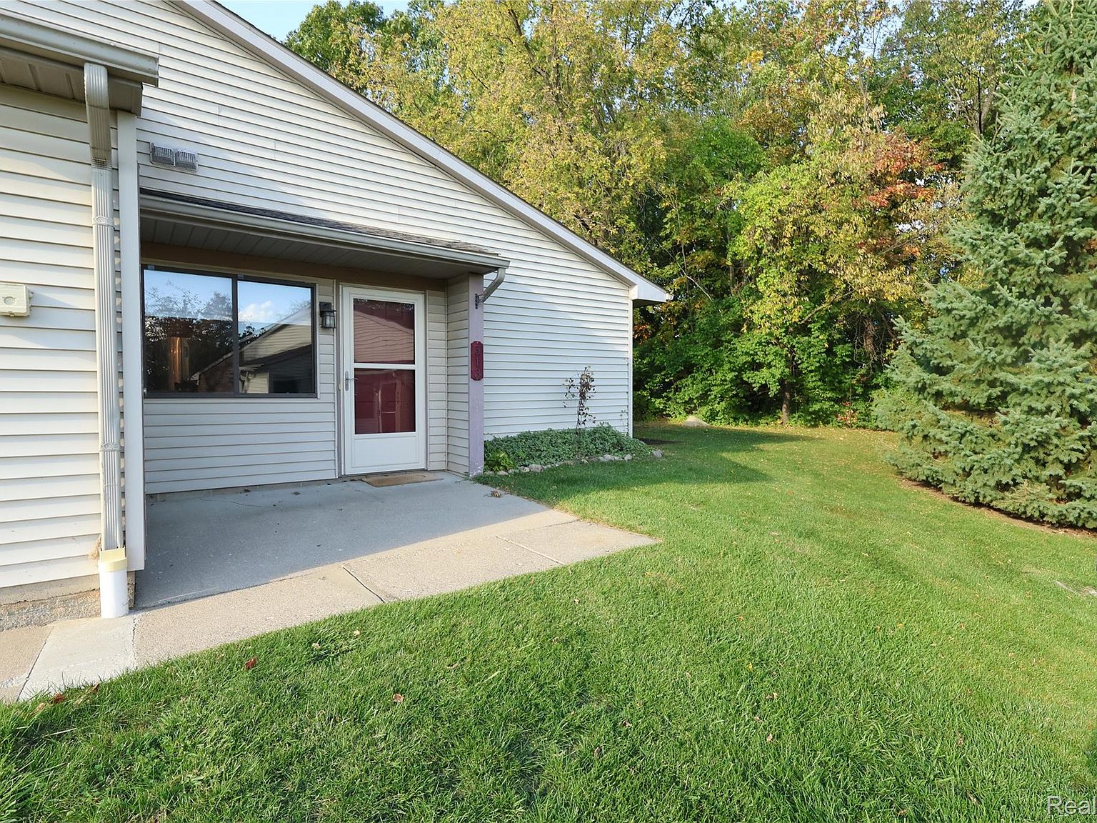 313 Spring Brooke Dr, Brighton, MI 48116
