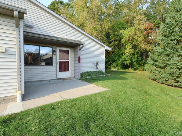 313 Spring Brooke Dr, Brighton, MI 48116