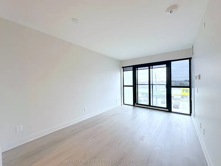 3385 Dundas St W #409 — Photo 5