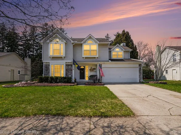 959 S Parkwood Dr, South Lyon, MI 48178