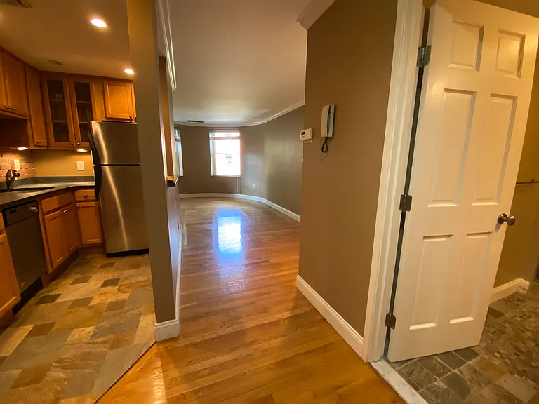 90 Gainsborough St #301 — Photo 2