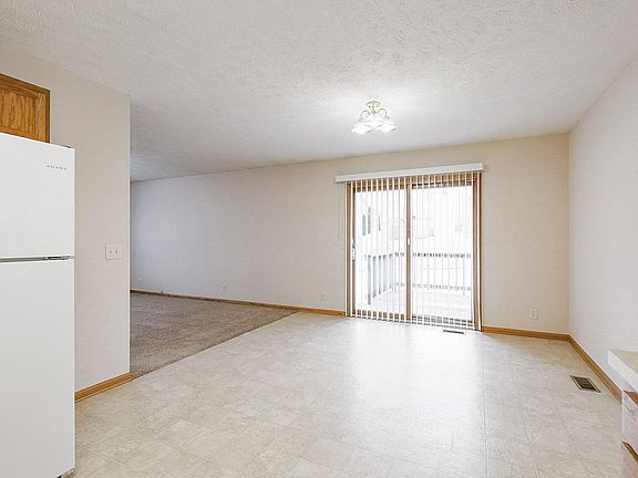 4th image of 8625 Delphinium Ln