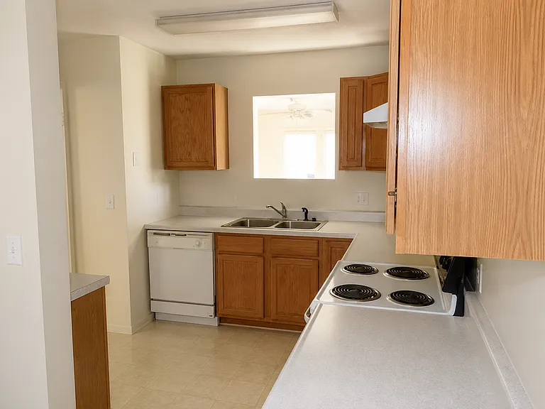 250 Chinquapin Trl #D — Photo 3