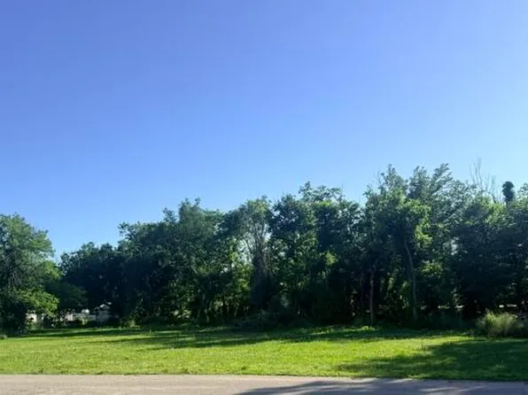 Pine St, Fairland, OK 74343
