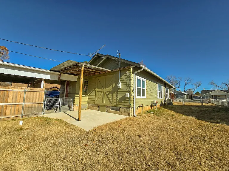 1224 N Market Ave — Photo 33