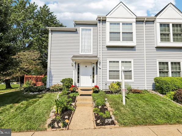 6100B Hoskins Hollow Cir, Centreville, VA 20121
