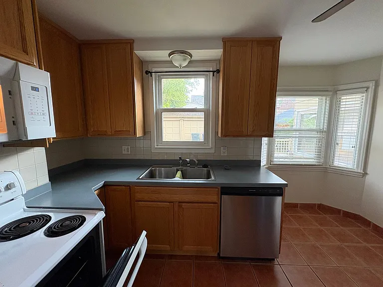 3530 Boynton Rd — Photo 5