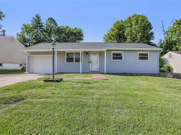 12022 Providence Ln, Maryland Heights, MO 63043