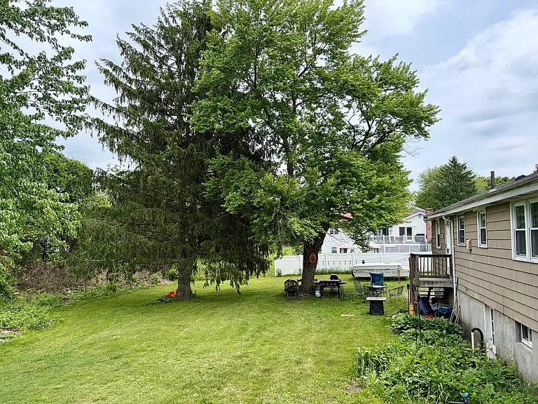 Lasallette Rd — Photo 4