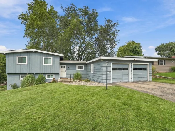 1816 SW 27th St, Topeka, KS 66611