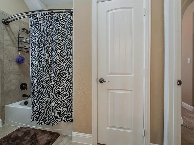 2440 Kingsgate Dr — Photo 15