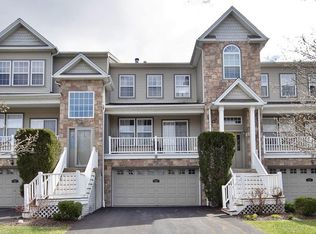 33 N River Dr, Beacon, NY 12508