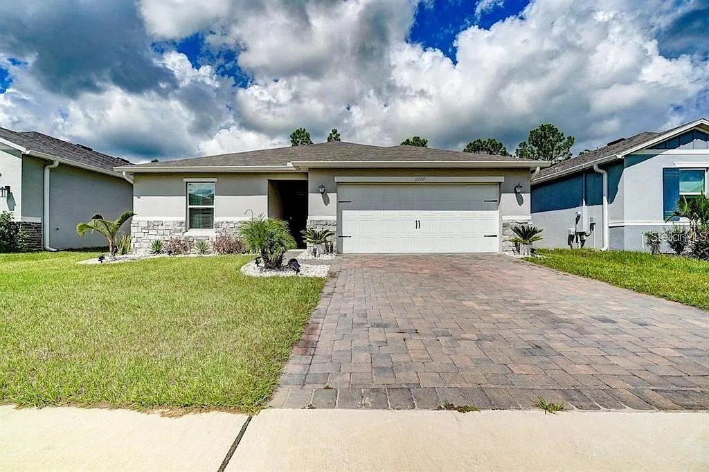 4 bed, 2.0 bath, 1696 sqft, $2,500 — Photo 1